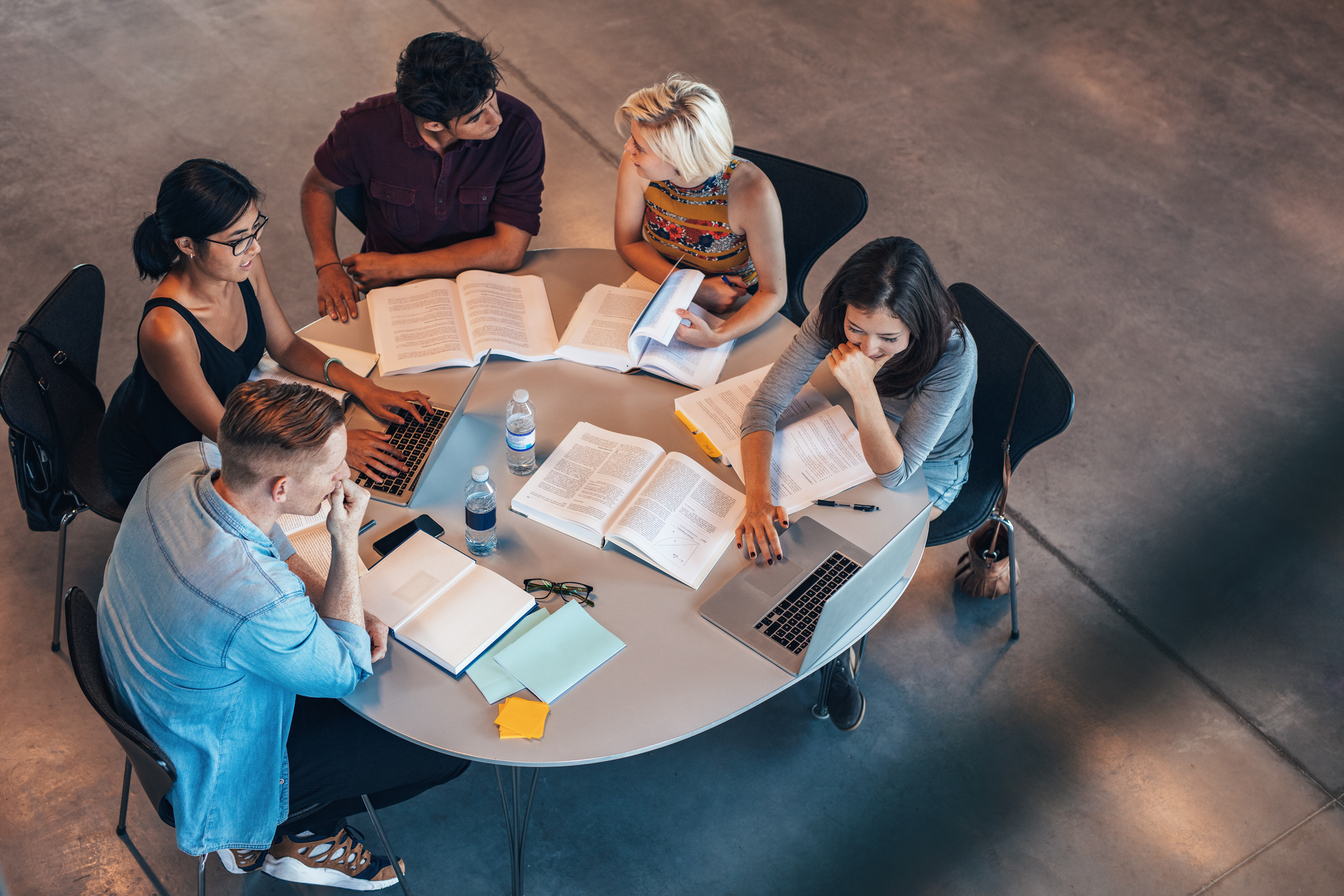 Alunos da ESUP em estudo colaborativo